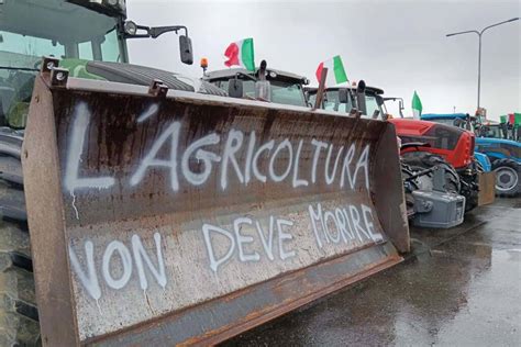 Torna In Citt La Protesta Dei Trattori L Agricoltura Non Deve Morire