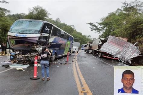 Colisão entre ônibus e caminhão deixa motorista morto e 12 feridos