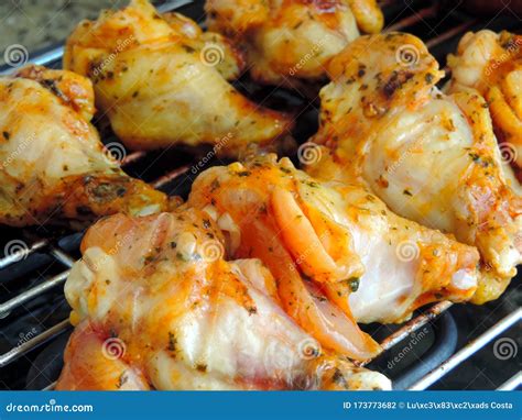 Pernas De Frango Grelhadas Na Grelha Foto De Stock Imagem De Vermelho