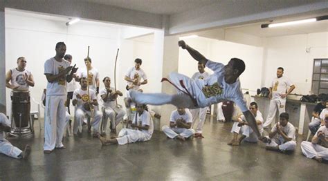 Centro Cultural Oferece Aulas Gratuitas De Capoeira No Per Odo Noturno