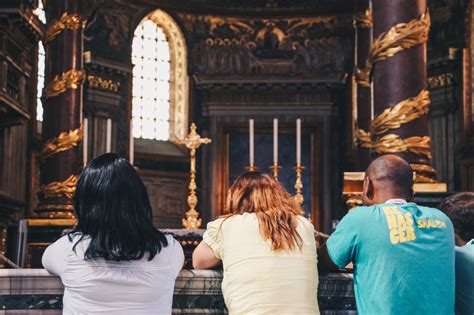 Por que dizemos que a Igreja Católica é santa se é formada por