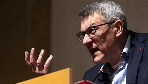 Maurizio Landini Il governo taglia sanità e scuola e ai ritardi sul