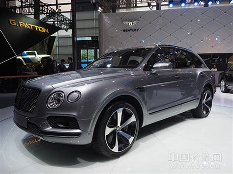 宾利全系车型亮相深港澳车展 添越bentayga V8首秀 新浪汽车