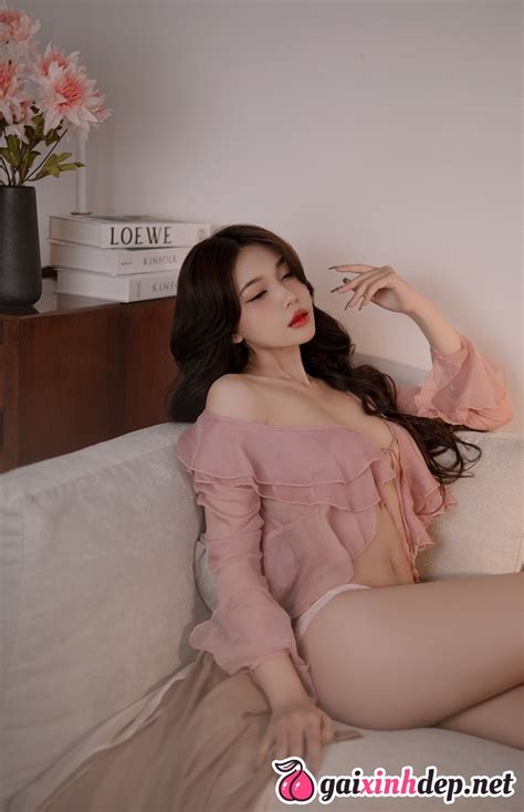 Clip Gái Xinh Rên Rỉ Cực Phê Hot Nhất 2024