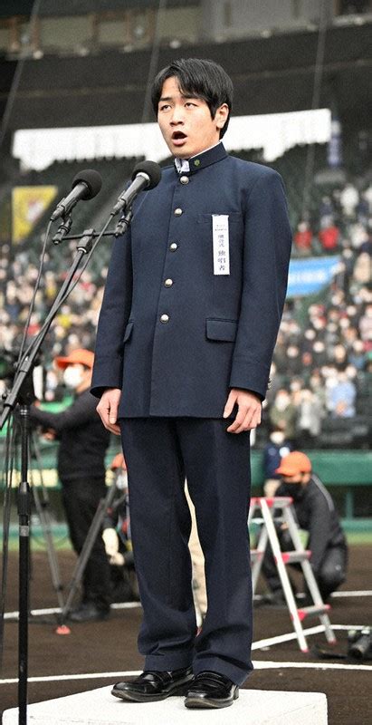 センバツ高校野球 開会式 国歌独唱、歌声堂々と 桐光学園・板戸耀央さん ／神奈川 毎日新聞