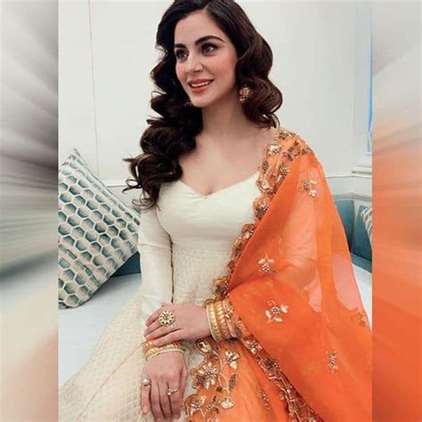 Kundali Bhagya Actress Shraddha Arya Looks Amazing In This Orange And