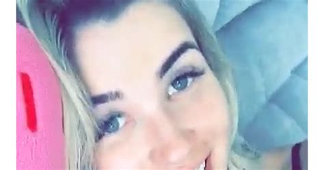 Grávida ex BBB Aline Gotschalg mostra seios fartos Muito leite para