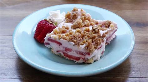 Frosty Strawberry Squares Awesome Desserts 24 7