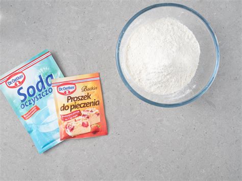 Wegański tort naked cake z owocami Przepis