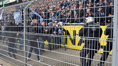 Eskalation Nach Pyro Orgie Hertha Ultras Gehen Auf Polizei Los