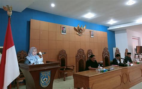 Sekwan Bacakan Hasil Pembahasan Badan Anggaran Dprd Anggaran Belanja