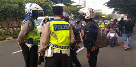 Banyak Pelanggaran Pada Hari Pertama Psbb Pemkot Bandung Masih