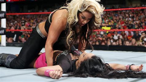 Aj Lee And Kaitlyn Kissing Telegraph