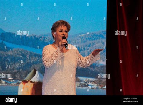 dagmar frederic bei der show winter zauberland im burgerhaus
