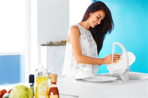 How to Clean Dishes by Hand – No Dishwasher? No Problem! - Simply Maid