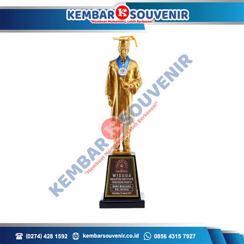 Souvenir Untuk Wisuda Patung Wisuda Jual Plakat Kayu Ukir Akrilik