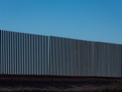 They Built the Wall. Now Some in Texas Fear It May Fall Down. - The New York Times