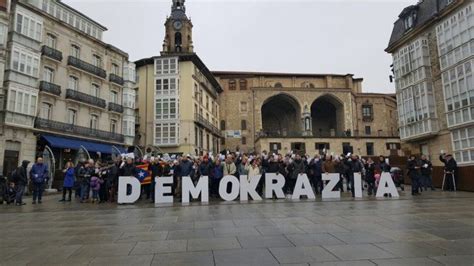 Concentració en suport de Mas Ortega i Rigau a Vitòria