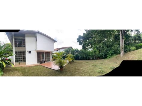 Prados Del Este Vendo Alquilo Casa 1000m2 T 500m2 C 7H 6B 9P US