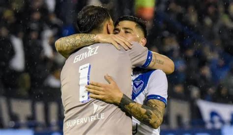 Vélez Sarsfield venció 2 0 a River Plate y es líder en la Copa de la