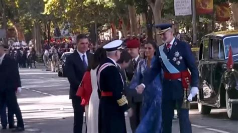 El Desfile Del O Se Celebra En Madrid Con Abucheos A Distancia Para