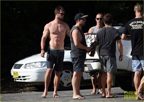 Chris Hemsworth Looks Super Hot Surfing In Australia Photo 3642136