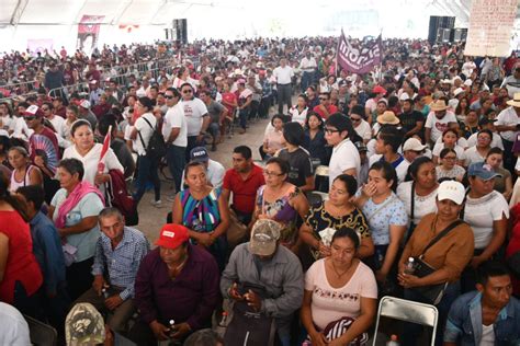 Militantes De Morena Pt Y Pvem Esperan A Claudia Sheinbaum En La Plaza