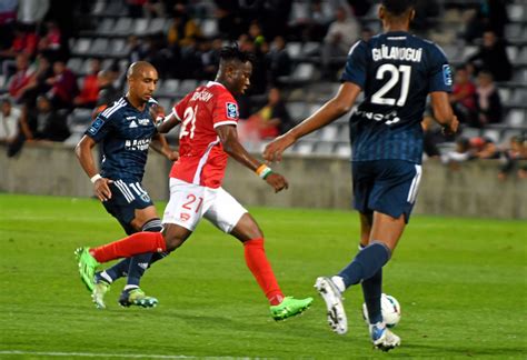 Nîmes Senfonce Un Peu Plus Face Au Paris Fc 0 1 Espace Crocos