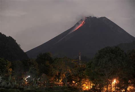 Erupcija Vulkana U Indoneziji Izbacio Oblak Pepela Visok Dva I Pol