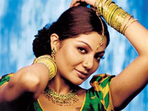 Actress Alphonsa Hot Image Veethi