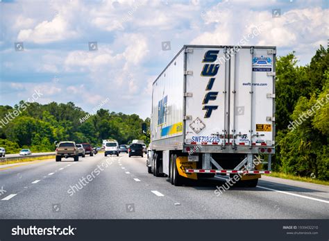 Transporter Images Photos Et Images Vectorielles De Stock Shutterstock