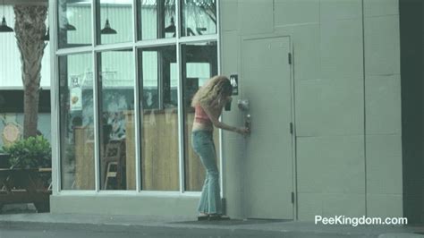 Hitchhiker Goes Pee While Pumping Gas 720p Mp4 Amateur Boxxx Clips4sale