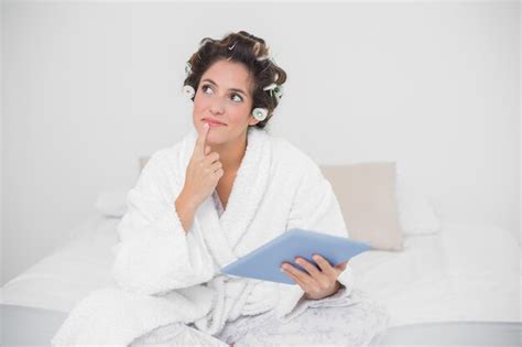 Premium Photo Thoughtful Natural Brunette Holding Tablet