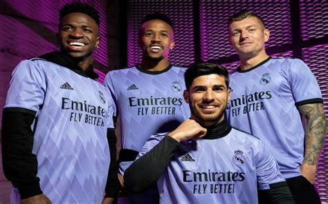 Real Madrid Presume Uniforme De Visitante Para El Curso 22 23