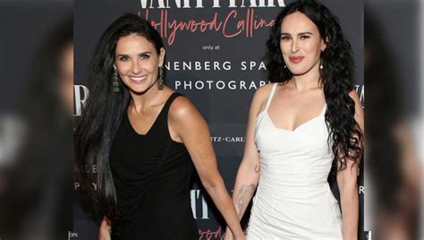 La Hija Mayor De Demi Moore Y Bruce Willis Se Luce En Bikini Con Su Madre