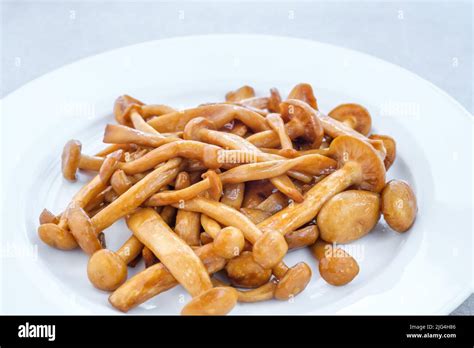 Butter garlic soy sauce shimeji mushrooms stir fry Stock Photo - Alamy