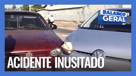 Acidente Inusitado Motorista Bate O Carro Esquece De Puxar O Freio De