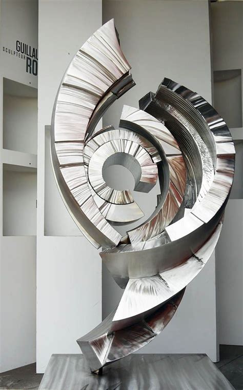 Pin by 王哲 on 快速收藏 | Contemporary sculpture, Metal art sculpture, Modern ...