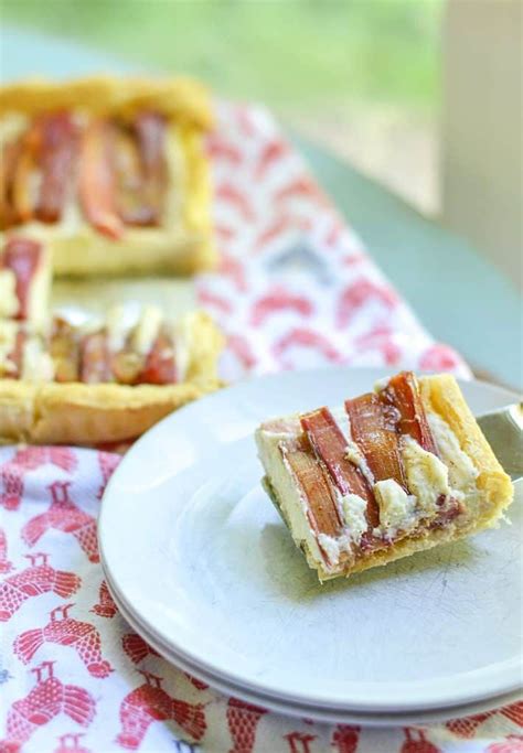 Easy Rhubarb Tart With A Puff Pastry Crust Nelliebellie