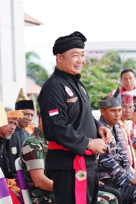 Buka Festival Pencak Silat Tradisional Sekda Alexander Wilyo Bangsa