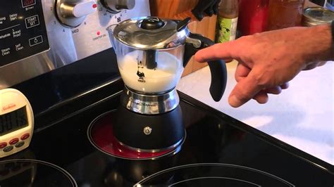 Bialetti Mukka Express - YouTube