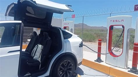 Supercargador Tesla Instalado En Autopista De Durango