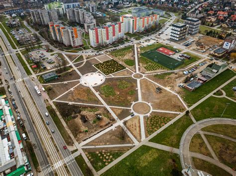 Ostatnie prace w parku przy Placu Papieskim FOTO Sosnowiec łączy