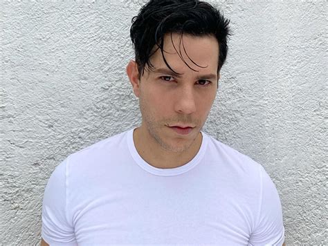 Christian Ch Vez Comemora Personagem Gay Sem Estere Tipos Em Novela Mexicana Manhunt Agora