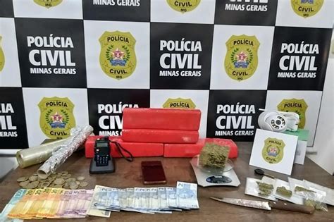 Plant O Policial Pc Apreende Kg De Maconha Em Fundo Falso De