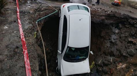 As Fue Como Un Enorme Socav N Se Trag Un Auto En La Alcald A