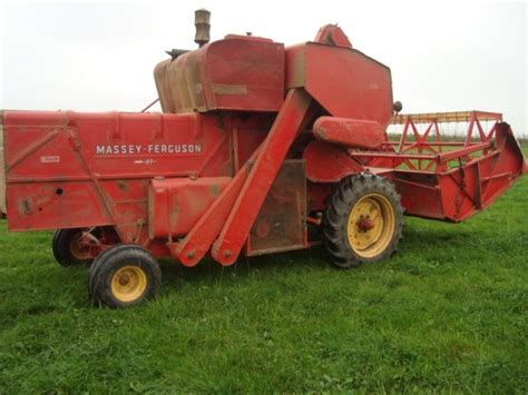 Moissonneuse Batteuse Massey Ferguson 87 Tracteur Agricole