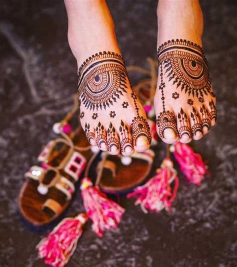 Discover more than 78 easy mehndi designs for legs best - seven.edu.vn