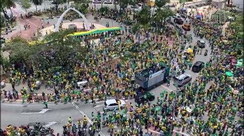 Vídeo Manifestantes se reúnem em ato pró Bolsonaro em Fortaleza