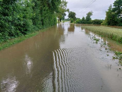 Crues orages et pluies deux départements en alerte rouge 12 en